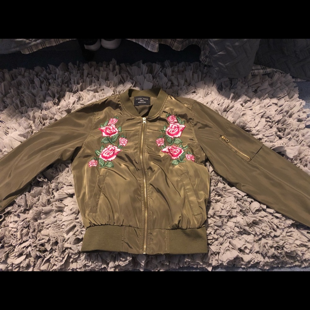 Windbreaker/Light Jacket